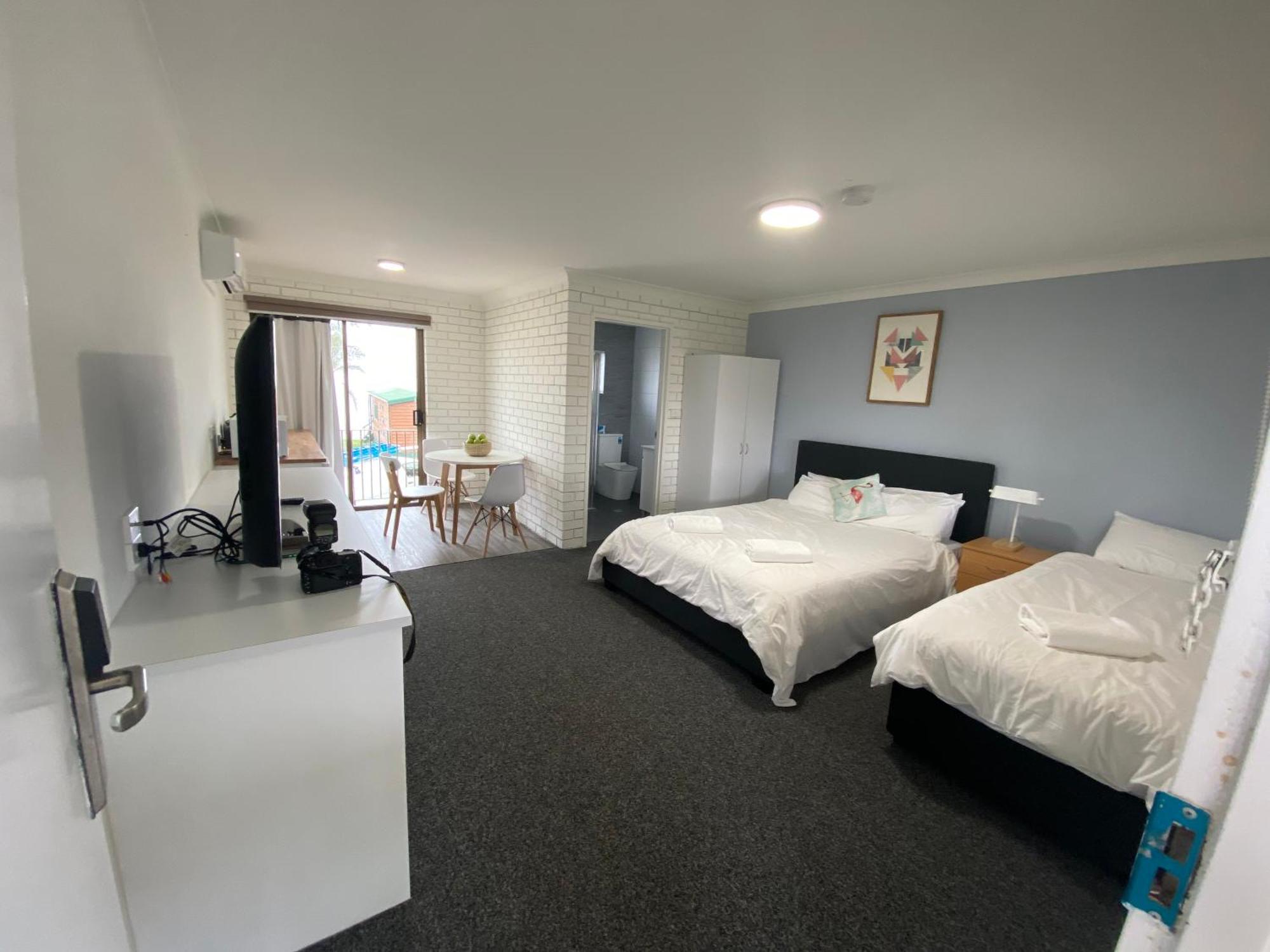 פרימבי Lakeside Inn Wollongong מראה חיצוני תמונה
